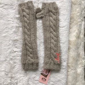 Light tan fuzzy open finger gloves Juicy Couture